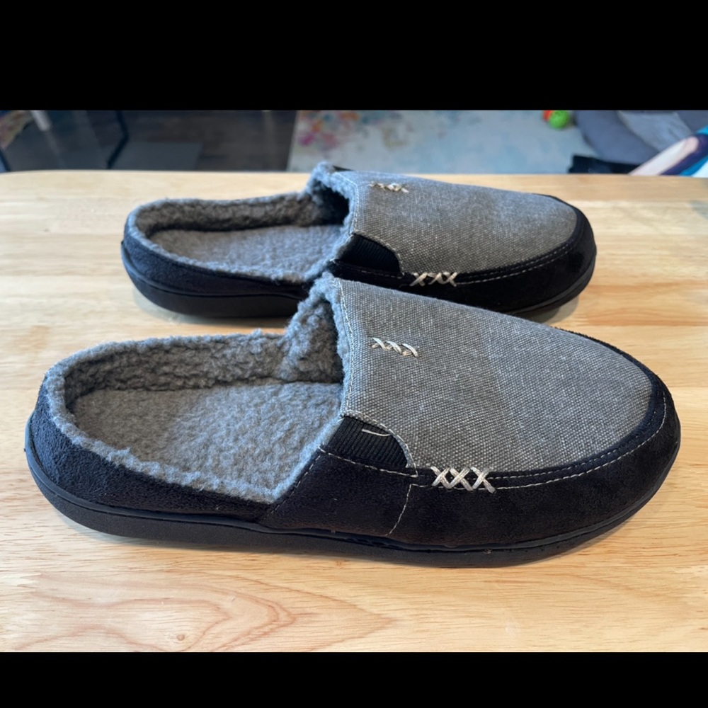 NWOT Refinery & Co Men memory foam slippers | Sz 8